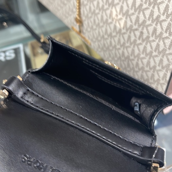 Michael Kors Carmen Small Logo Smartphone Crossbody Bag
Black Signature 
NWT - Picture 15 of 16